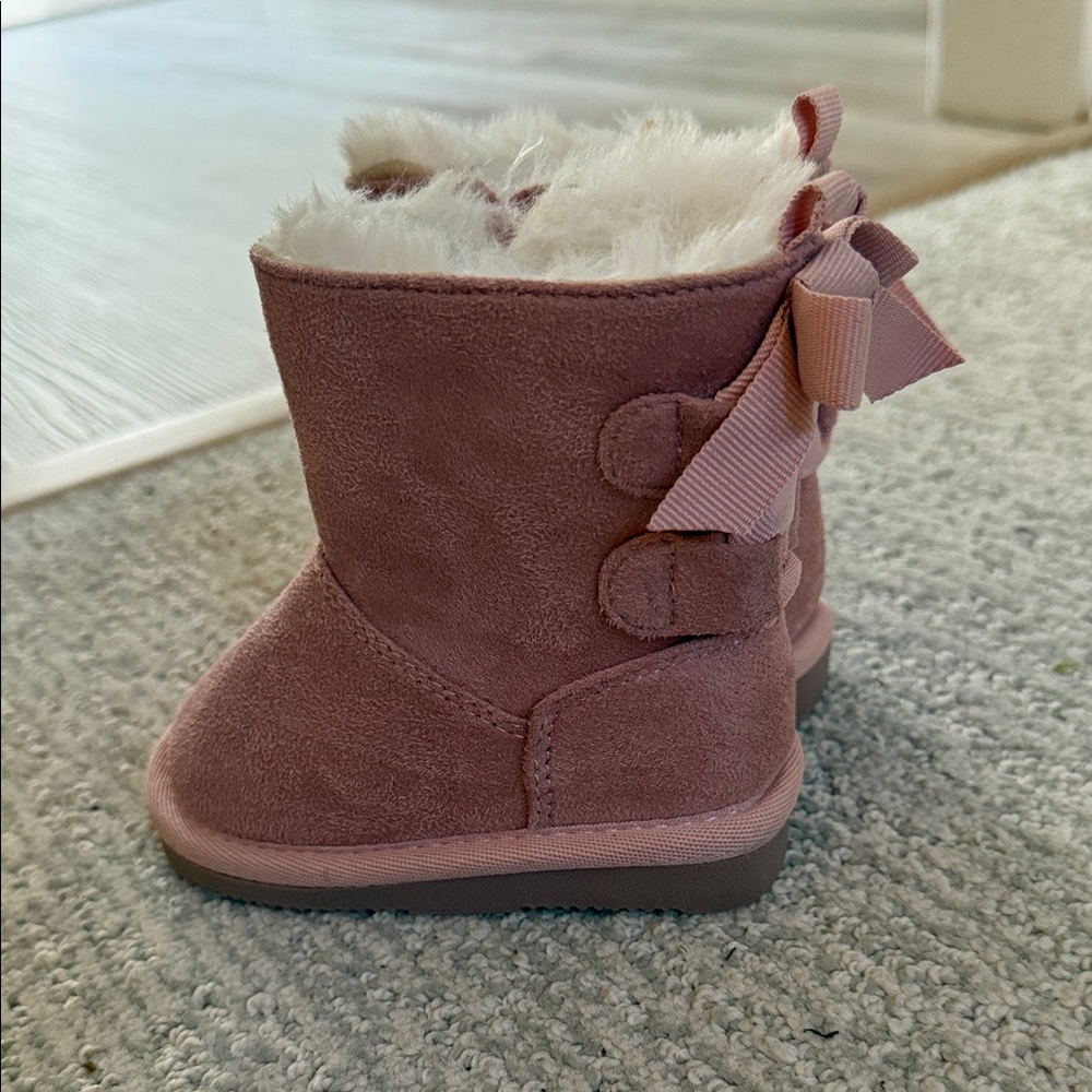 Cozy Ugg-Style Pink Kids Boots with Bow - size 4 Never Worn